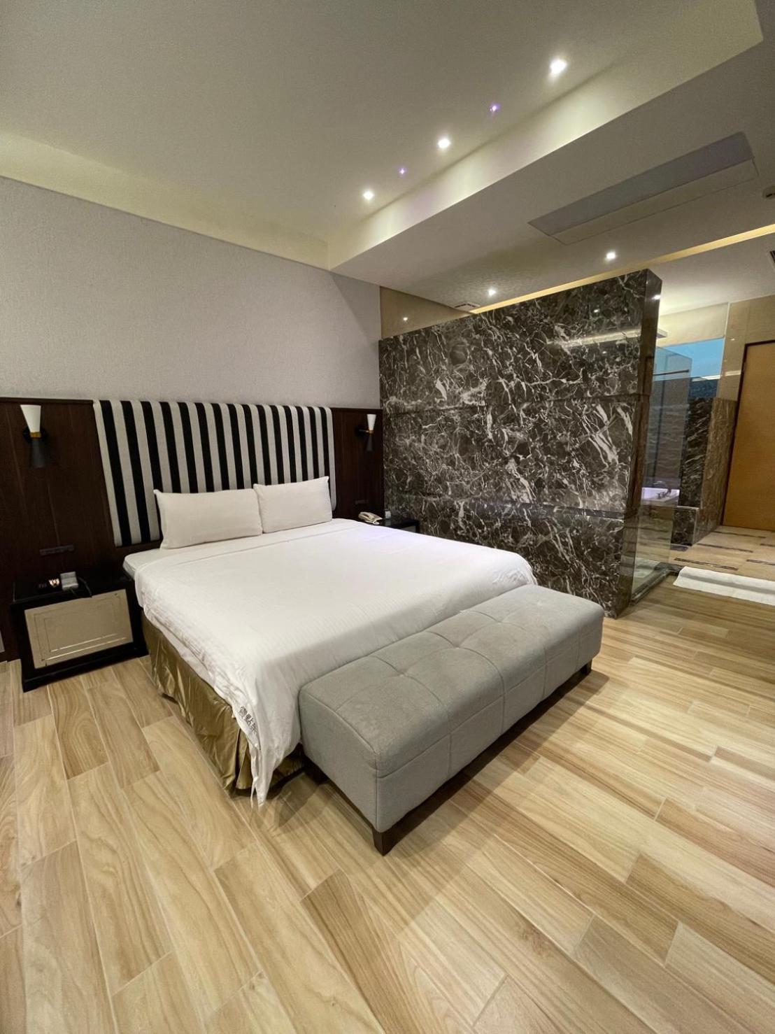 G.Shock Motel Jiuru Dış mekan fotoğraf